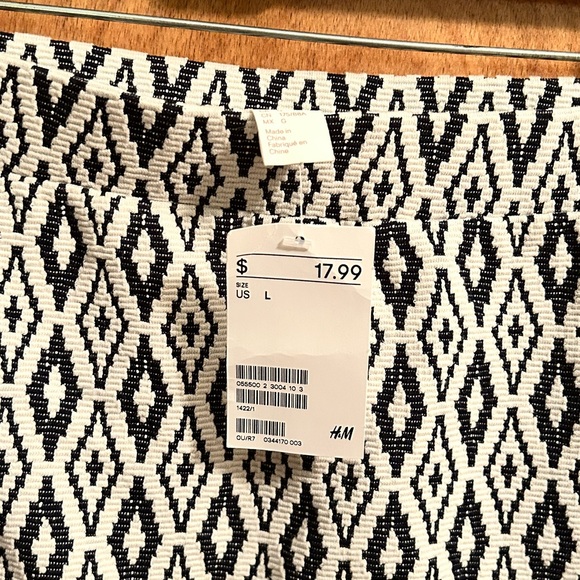 NWT H&M black and white diamond shape boho short skirt - Picture 3 of 3